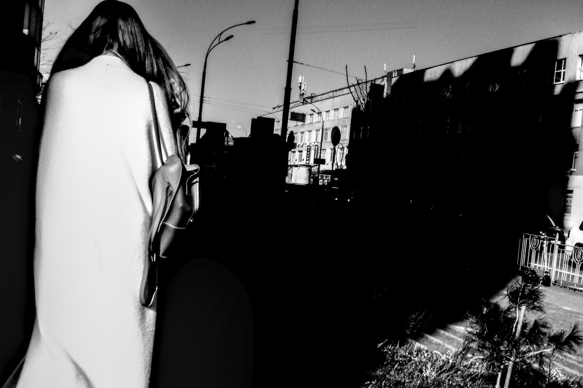 Therapy. On the streets of Kyiv, Ukraine, April 2025. Shot on Sony DSC-T100.