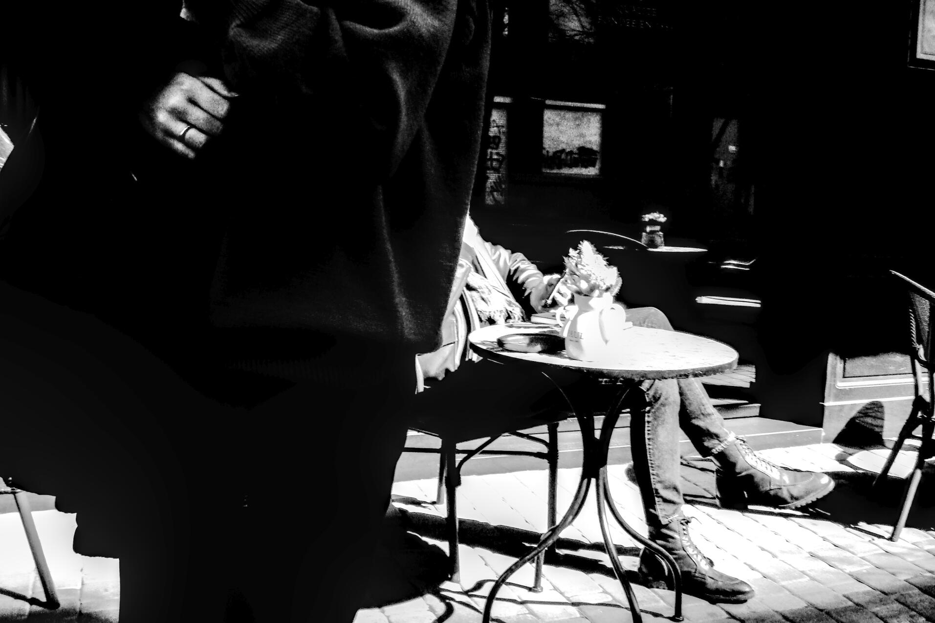 Happens to most of us. On the streets of Kyiv, Ukraine, March 2025. Shot on Sony DSC-T100.