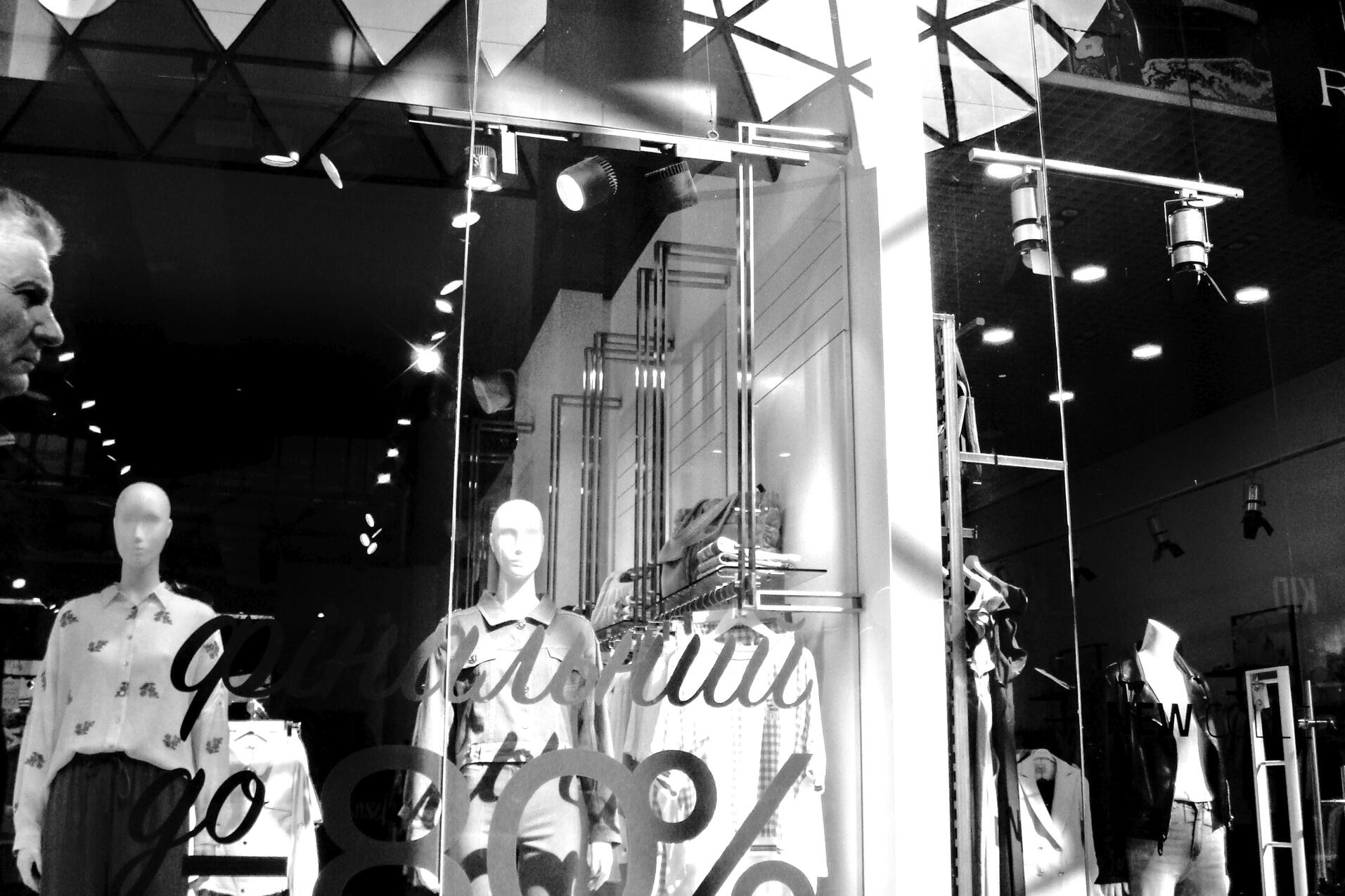 A mere facade. Ocean Plaza mall, Kyiv, Ukraine, March 2025. Shot on Sony DSC-T100.