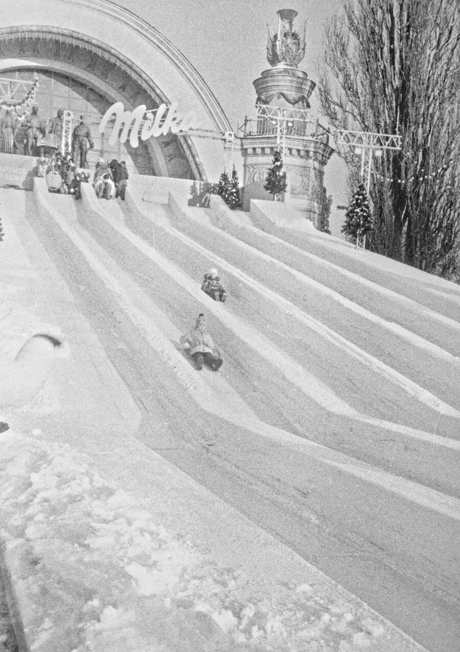 Kids having fun at the VDNH expocenter. Kyiv, Ukraine, January 2025. Shot on Chaika 2m, Ilford Delta 400.
