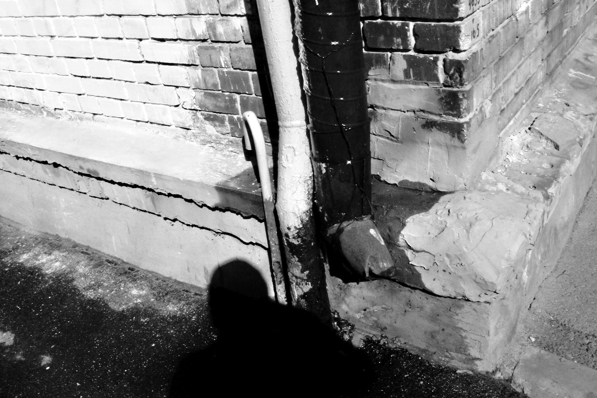 It&#39;s getting warmer. Kyiv, Ukraine, March 2025. Shot on Sony DSC-T100.